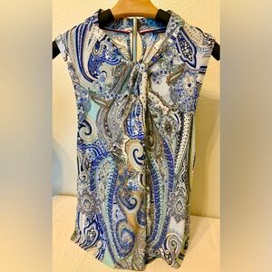 Tommy Hiilfiger blue paisley sleeveless blouse size small